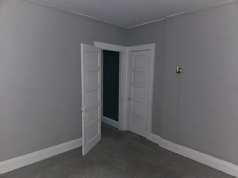 307 Center St #4 — Photo 6