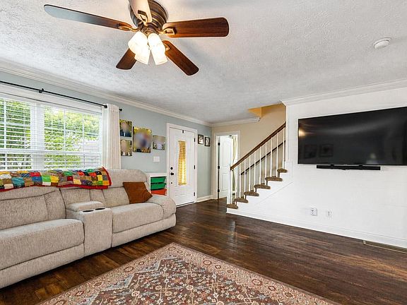 4th image of 900 N Meadowhill Rd