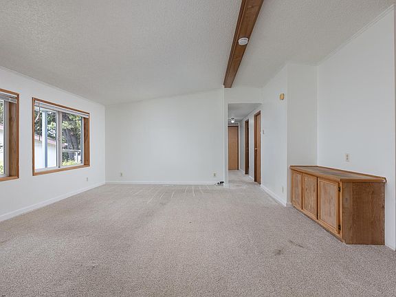 HUGE L.R.FAMILY ROOM, 17X23 W LOTS OF WALL CABINETS