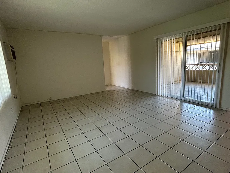 1821 W Glencrest Ave #D — Photo 4