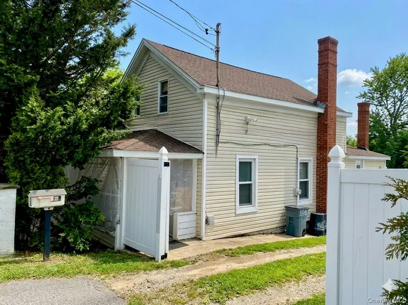 970 E Main Street, Riverhead, NY 11901