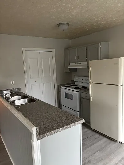 3 bed, 1824 sqft, $1,200 — Photo 2
