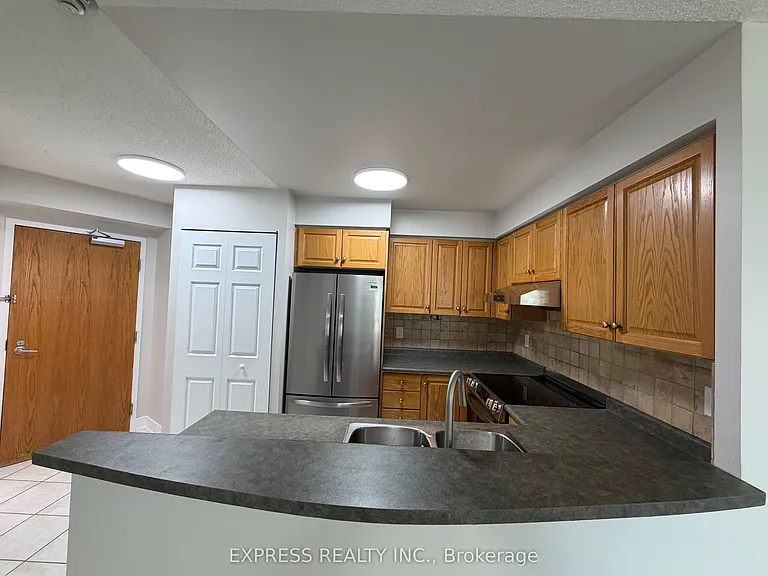 7 Lorraine Dr #612 — Photo 1