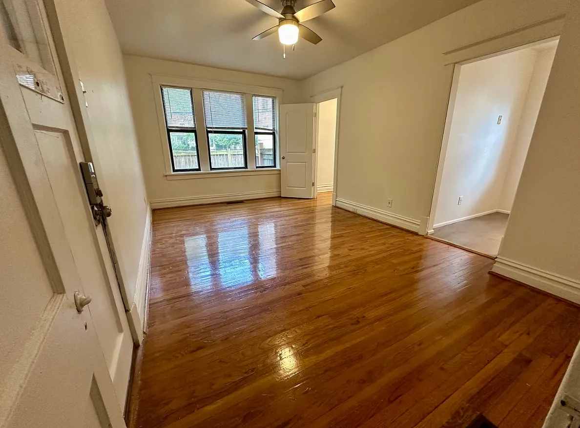 4415 Pershing Ave — Photo 3