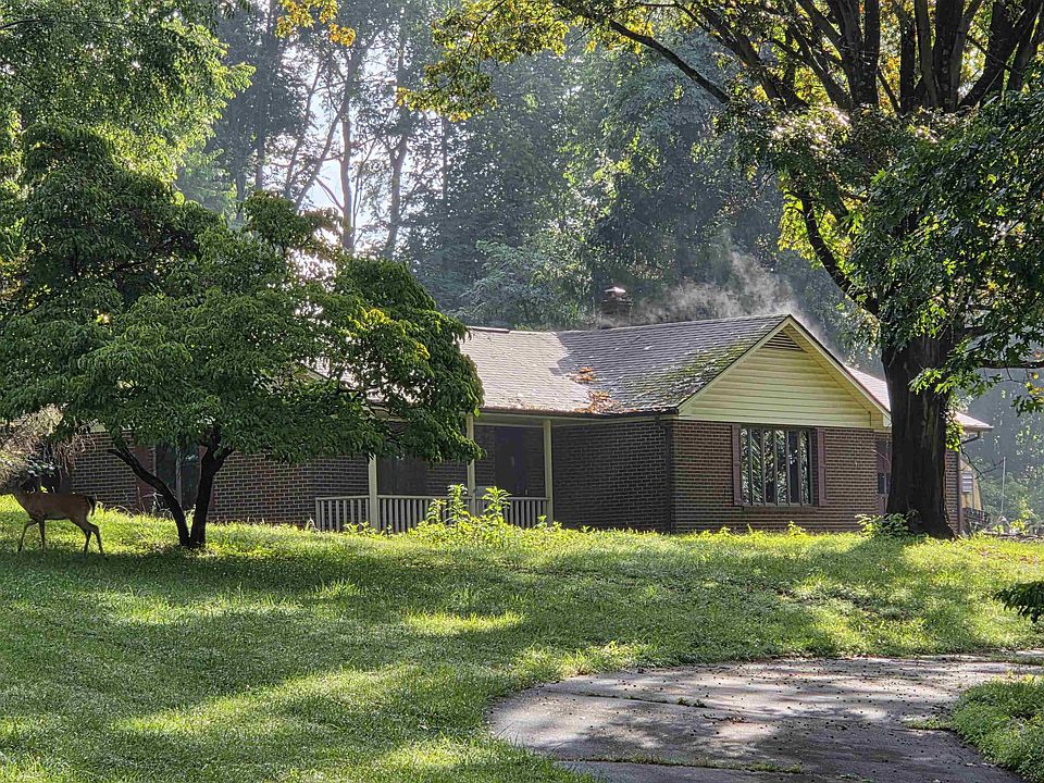 1st image of 1824 White Oak Ln