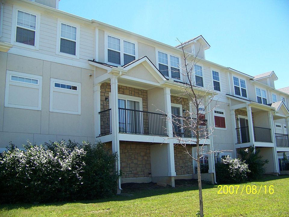 2nd image of 986 N Findley St