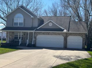 898 Sarah St, Sandwich, IL 60548