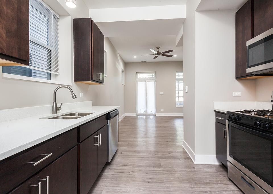 1st image of 4834 S King Dr APT 2E