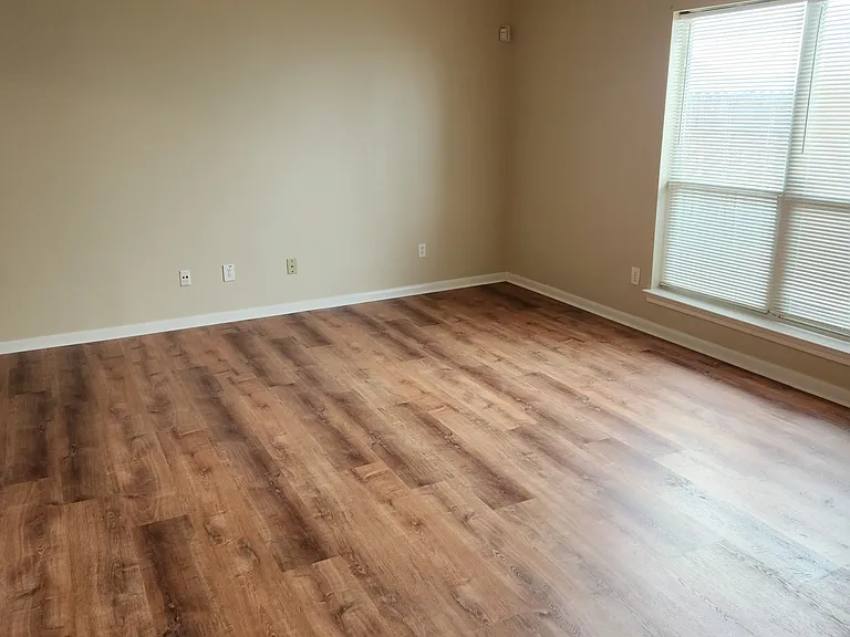 830 Forest Hillside Ln — Photo 4