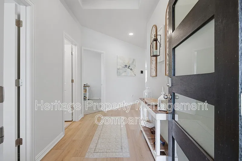 3 bed, 2.0 bath, 1540 sqft, $1,900 — Photo 4
