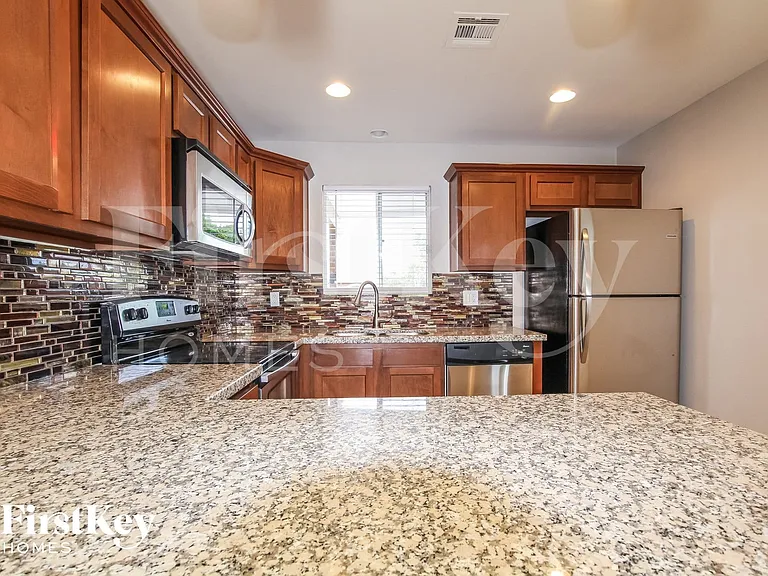 4237 W Brown St — Photo 5