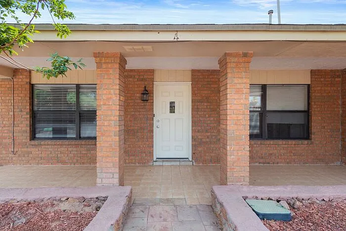 4 bed, 2.0 bath, 2027 sqft, $2,195 — Photo 3
