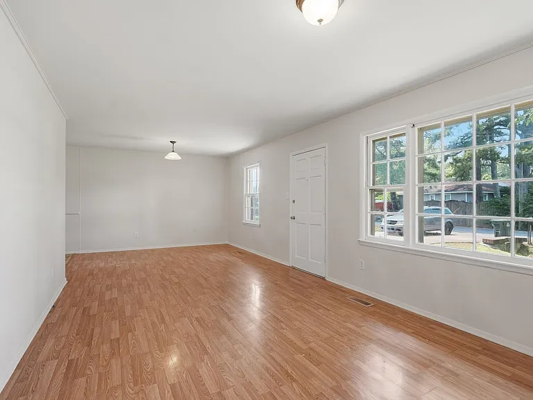 704 Jackson Dr — Photo 5