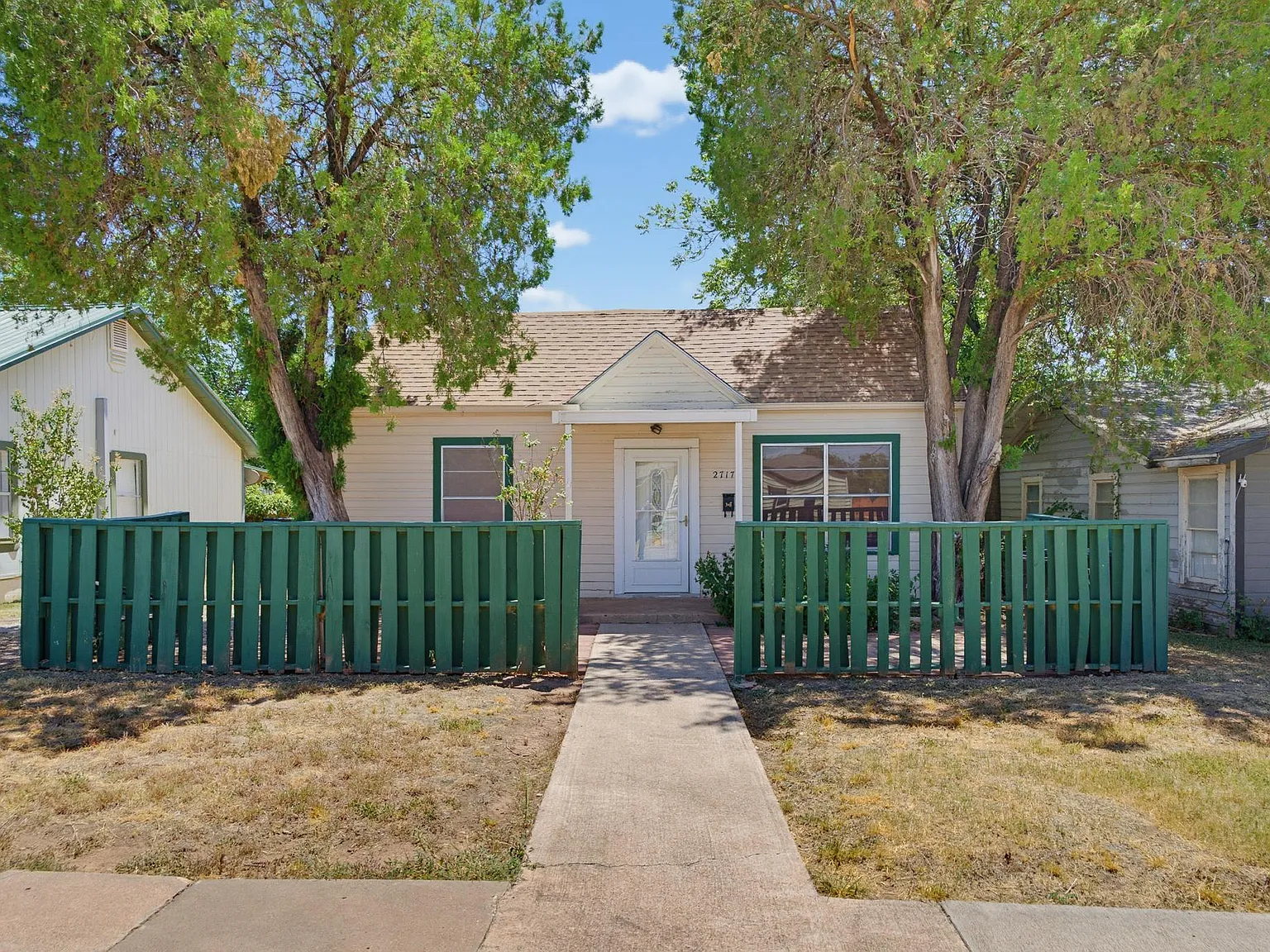 2 bed, 987 sqft, $1,700 — Photo 1