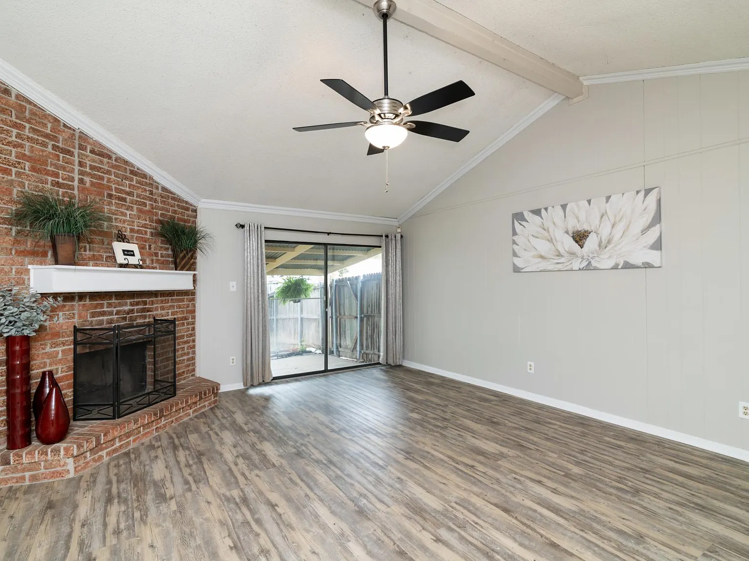 3 bed, 1410 sqft, $2,250 — Photo 1