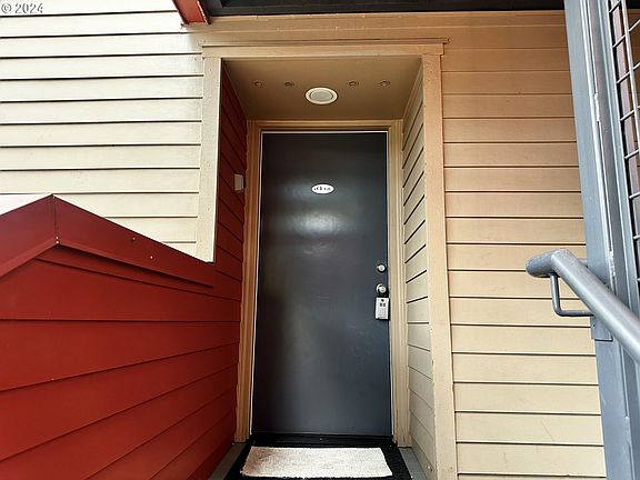 2nd image of 730 NW Naito Pkwy APT E25