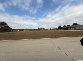 9 Asbury Pl #8, Mason City, IA 50401