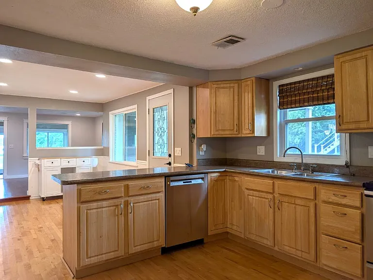 1575 Butte Des Morts Beach Rd — Photo 3