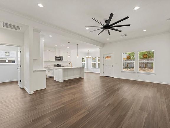 4th image of 2209 Autumn Wood Dr