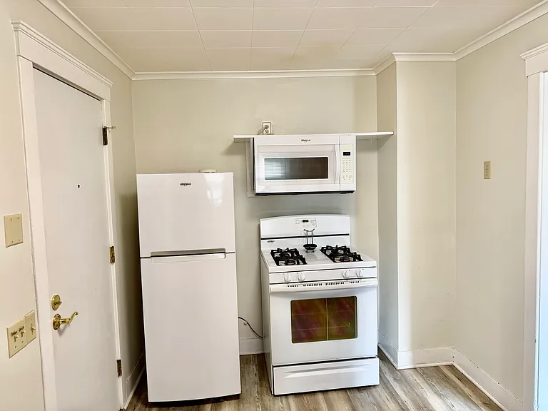 147 E Frederick St #1 — Photo 4