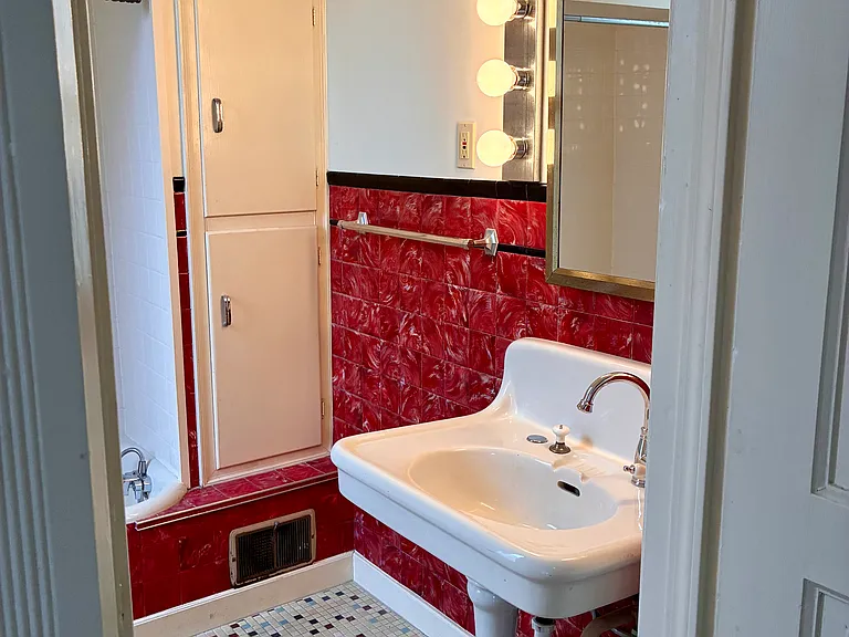 723 W Colfax Ave — Photo 6