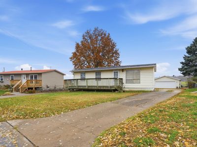 1495 Glenwood Dr, Le Claire, IA, 52753