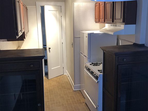 5th image of 2030 N Delaware St APT 6