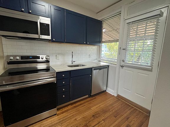 3rd image of 1024 Oakview Pl #2