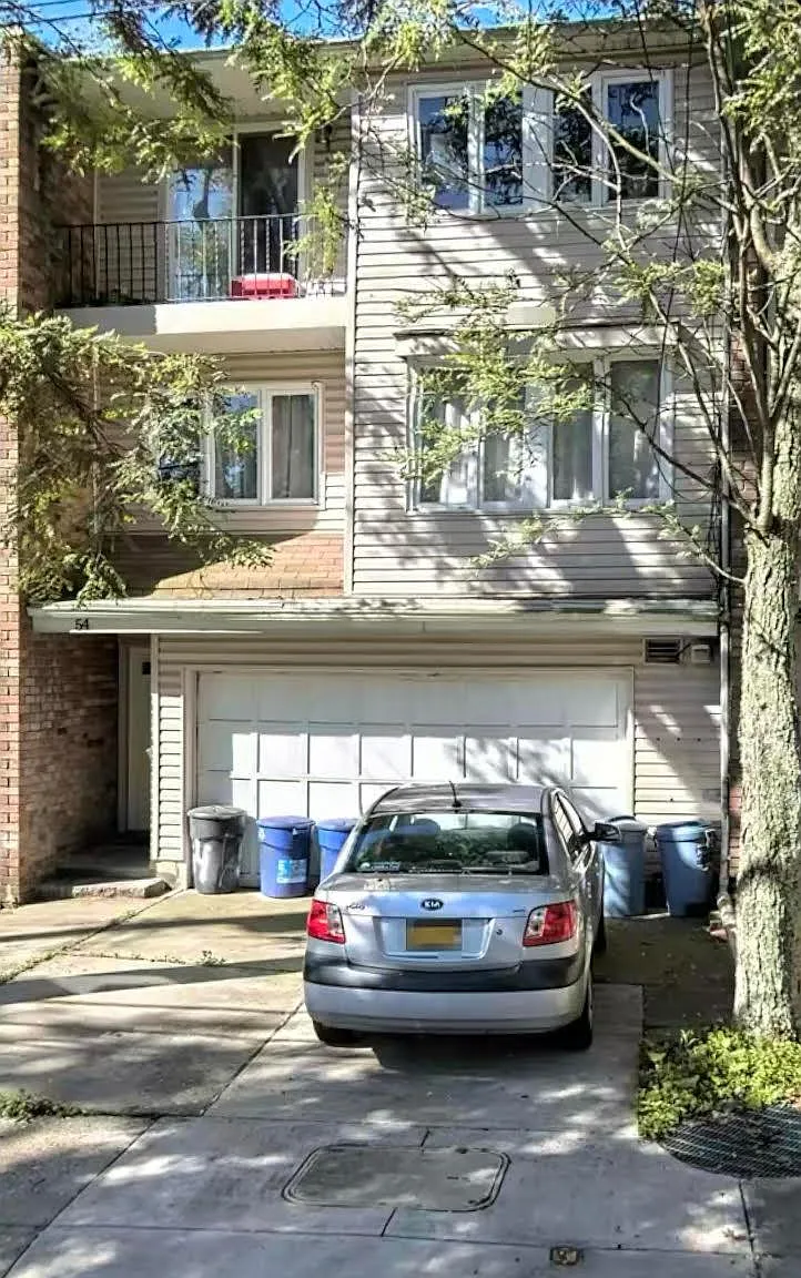 54 Whitaker Pl — Photo 1