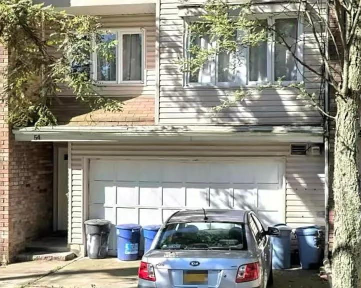 54 Whitaker Pl — Photo 1