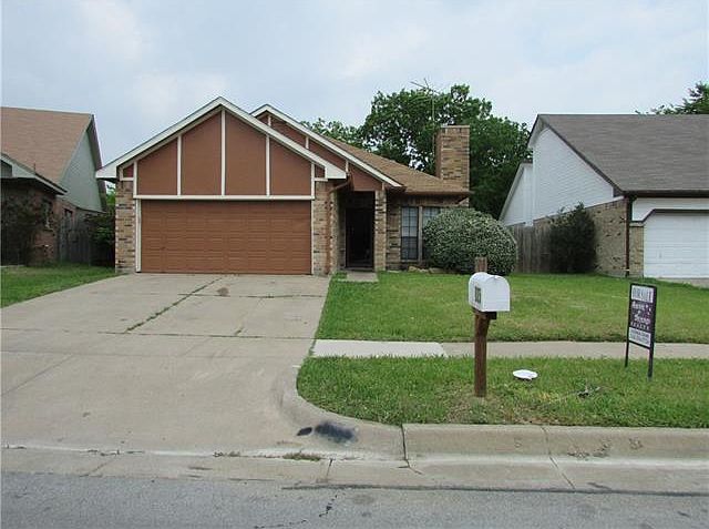 1st image of 815 Headwater Dr