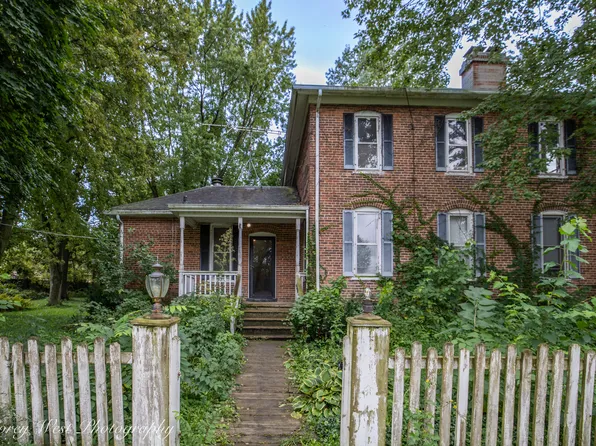 300 S Main St, Kingston, IL 60145