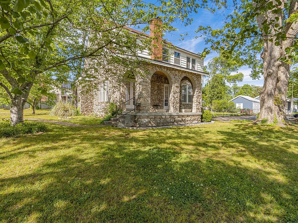 1st image of 307 College Ave E