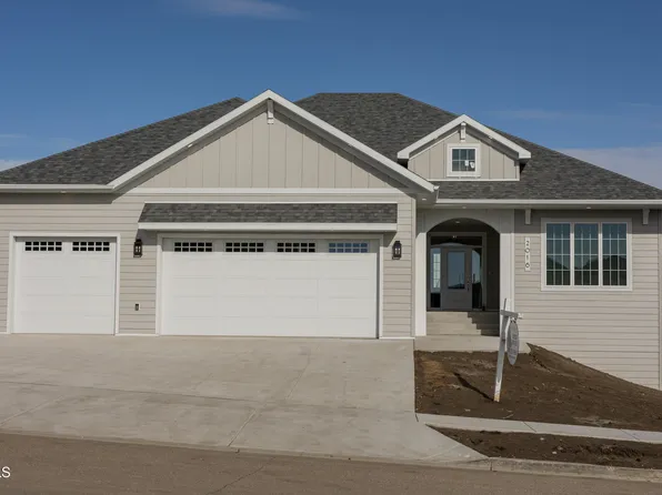 2016 Antler Ave, Bismarck, ND 58503