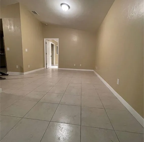 621 Joel Blvd #102 — Photo 3