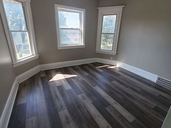 2nd image of 2508-2510 W Lloyd St