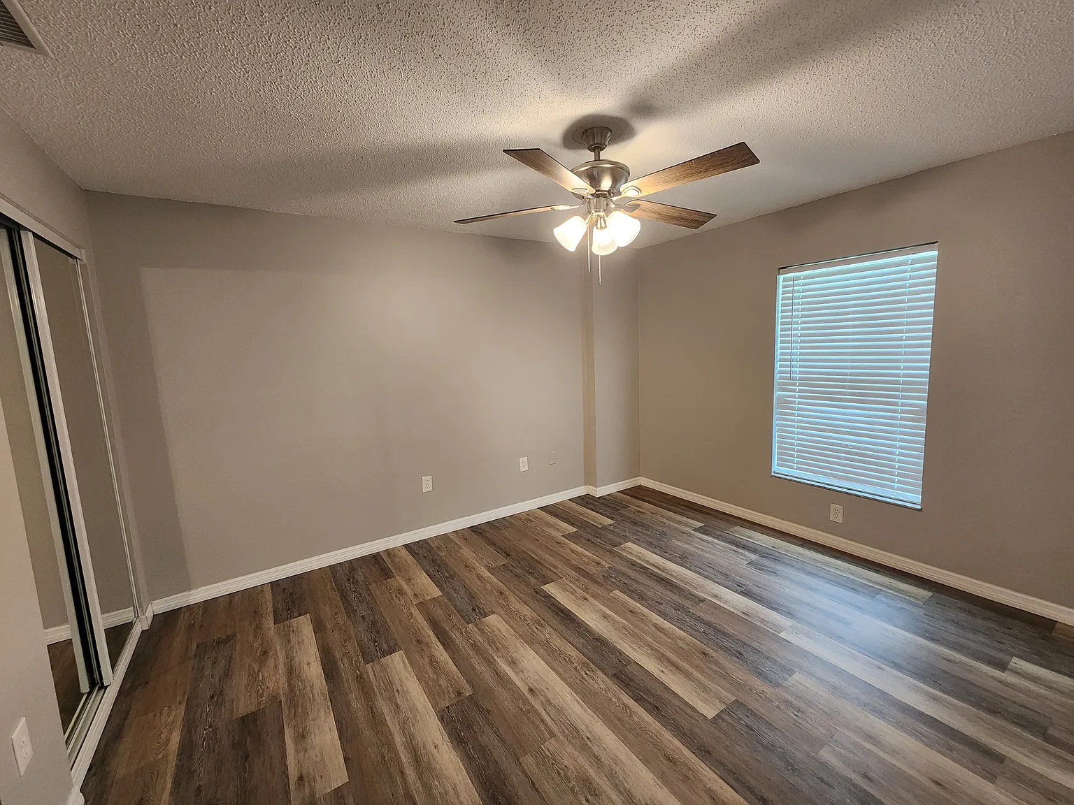 3 bed, 1272 sqft, $1,700 — Photo 4