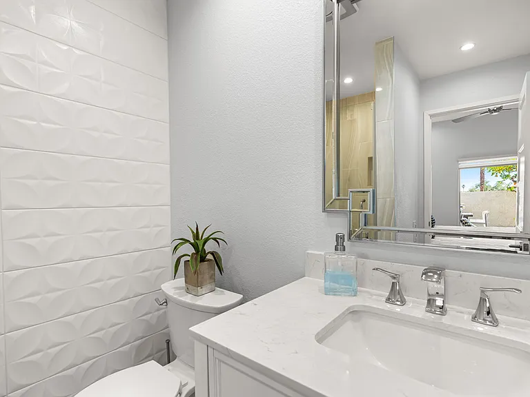 877 E Arenas Rd — Photo 22