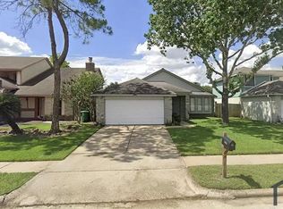 8302 Sandy Glen Ln, Houston, TX 77071