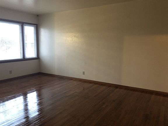 4th image of 221 W Fresno Ave