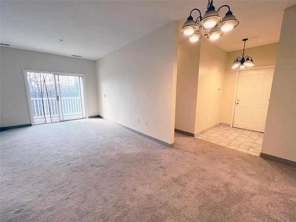 2 bed, 2.0 bath, 968 sqft, $2,200 — Photo 3