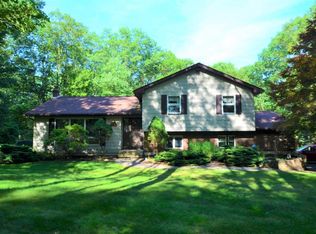526 Executive Dr, Stroudsburg, PA 18360