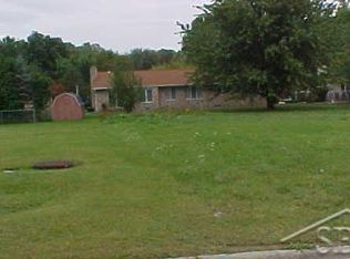2820 Greenbriar Dr, Saginaw, MI 48601