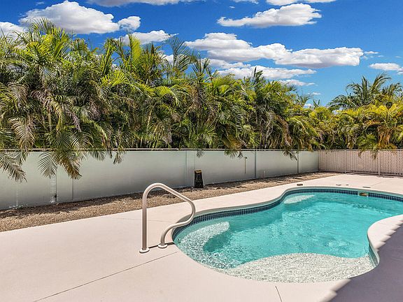 5th image of 2825 Dolphin Dr