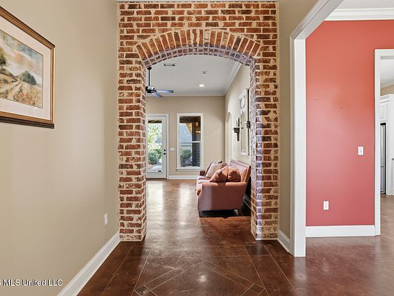 3rd image of 115 Diamondback Ln