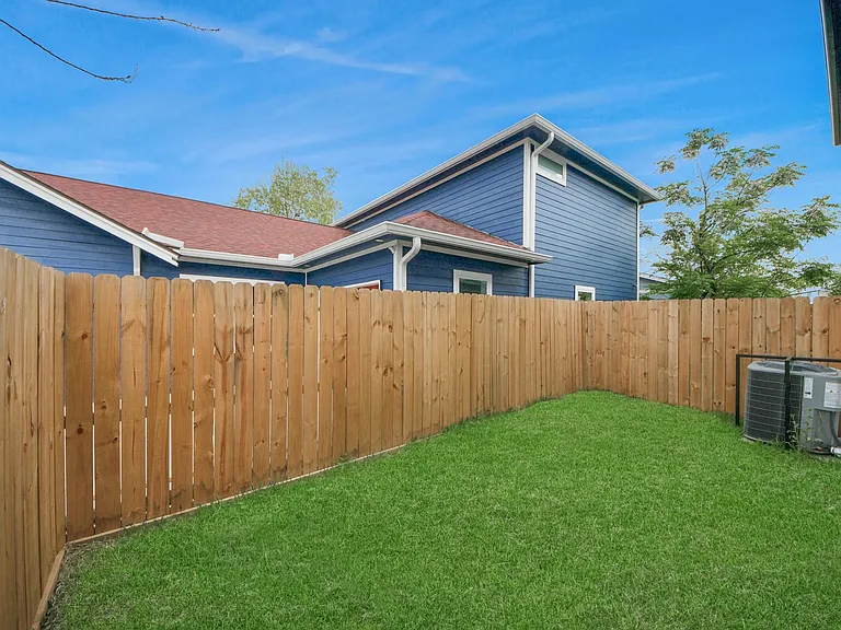 505 Middle St — Photo 39