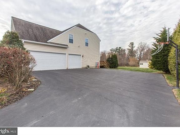 2nd image of 206 Victoria Ln
