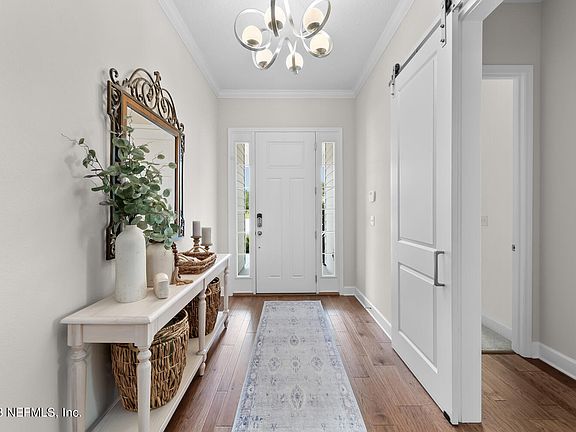 5th image of 110 PINE MANOR Drive