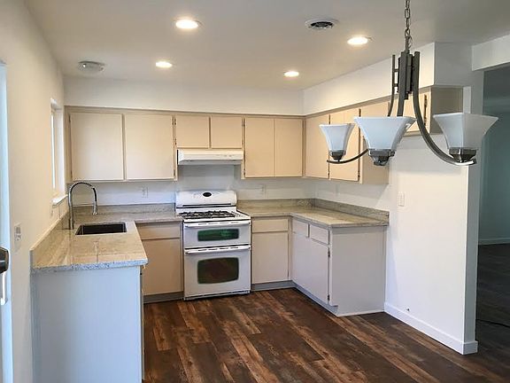 4th image of 7890 Castano Ave