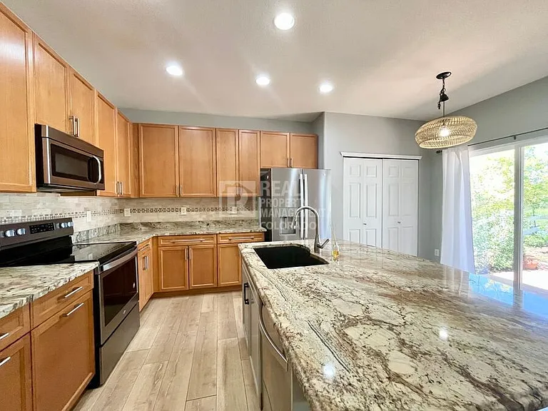 1316 S Duquesne Cir — Photo 2